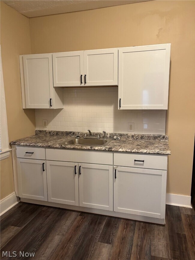 Building Photo - 3399 E 140th St