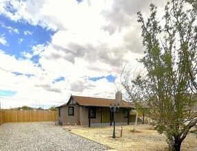 Building Photo - 6623 La Luna Ave