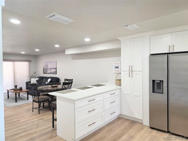 Foto del edificio - 65 Beach Ln