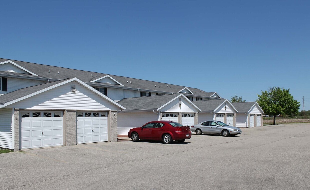 Primary Photo - Midvale Townhomes in Janesville with Priva...