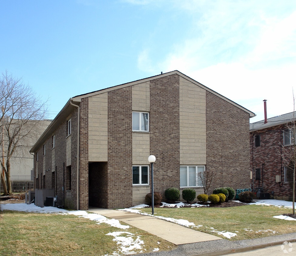 Building Photo - 320 3rd St