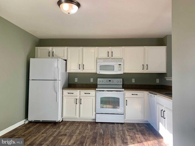 Building Photo - 351 Paradee Dr