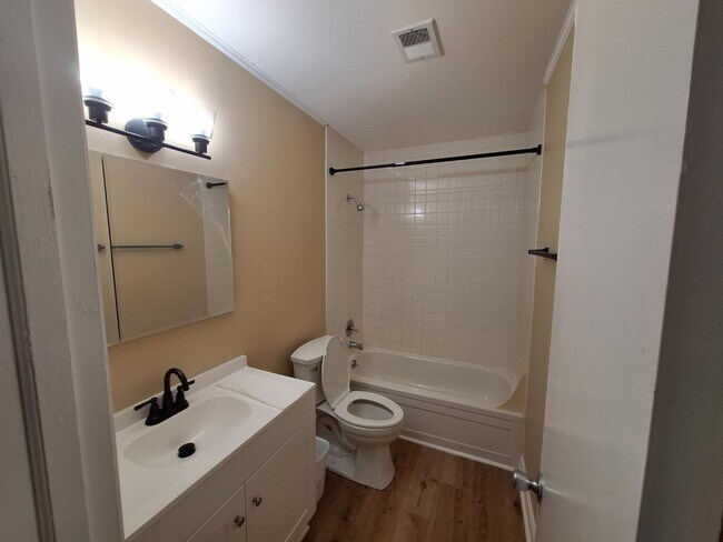 Building Photo - 2821 Tully Square