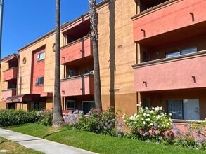 Building Photo - 7817 Reseda Blvd
