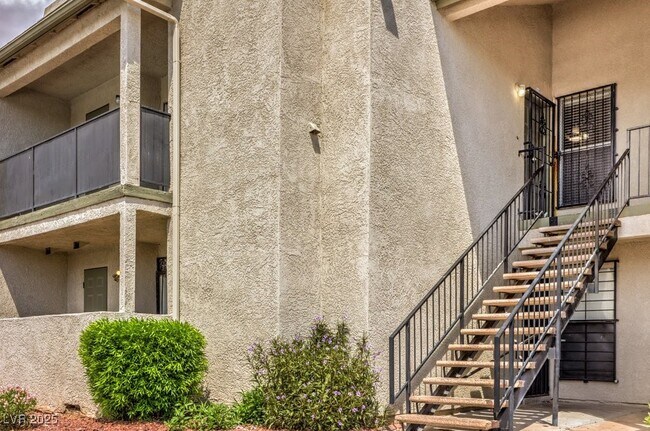 Building Photo - 2981 Country Manor Ln