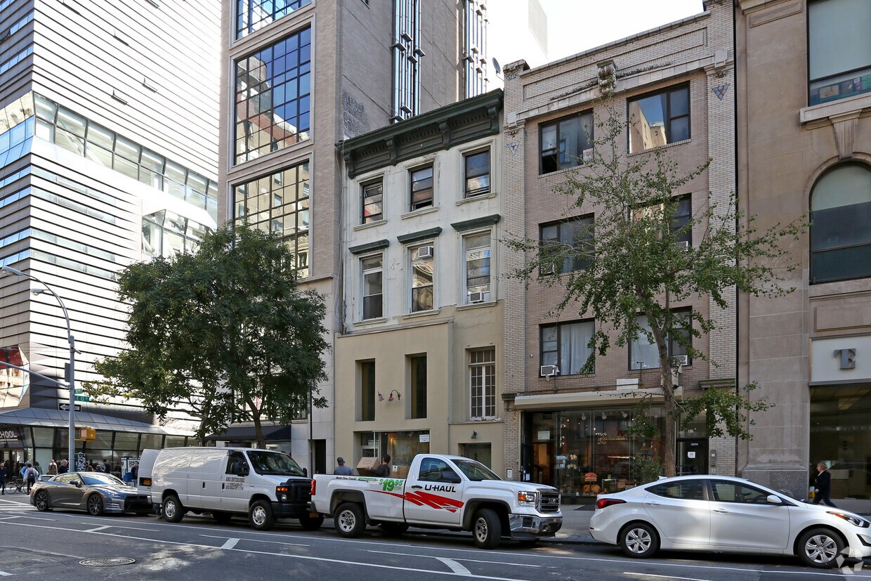 Primary Photo - 59 Fifth Ave