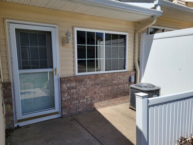 Foto del edificio - Middle Unit Townhouse