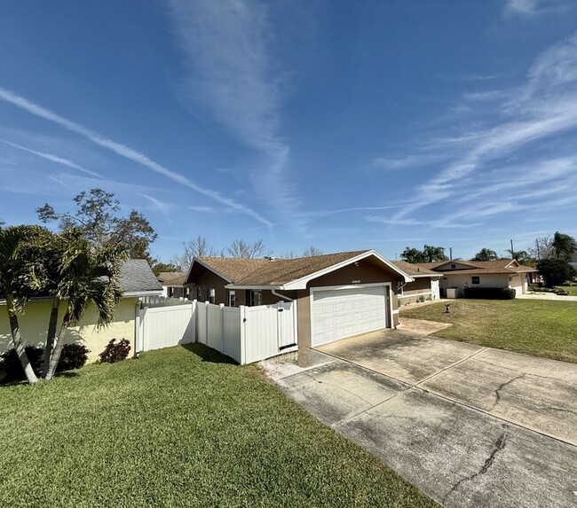 Building Photo - 13151 84th Terrace N