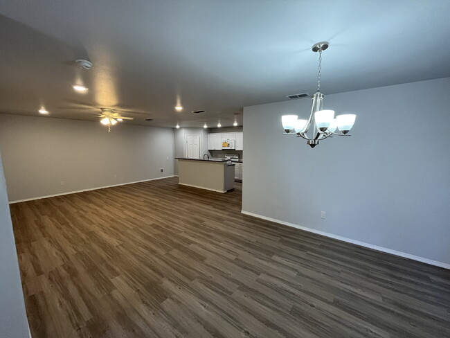 Building Photo - Cute Duplex in North Lubbock - Move In Spe...