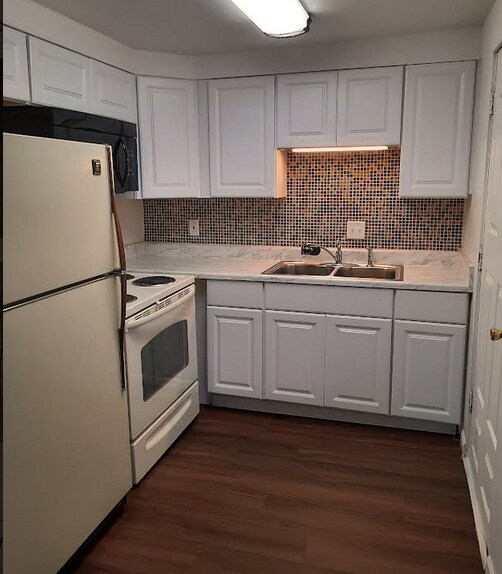 Foto del edificio - 5830 Balsam Rd