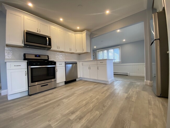 Building Photo - 44 Edison Park