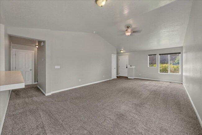 Foto del edificio - Charming 3-Bedroom Home with Fenced Yard in the Heart of Meridian