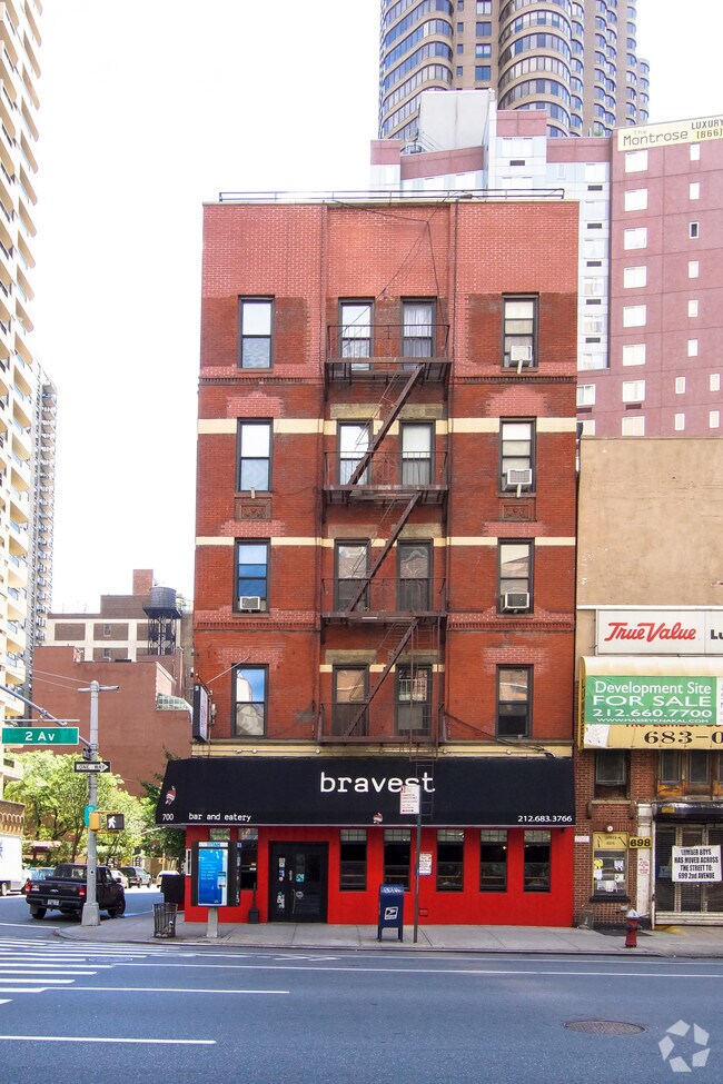 Building Photo - 300 E 38th St