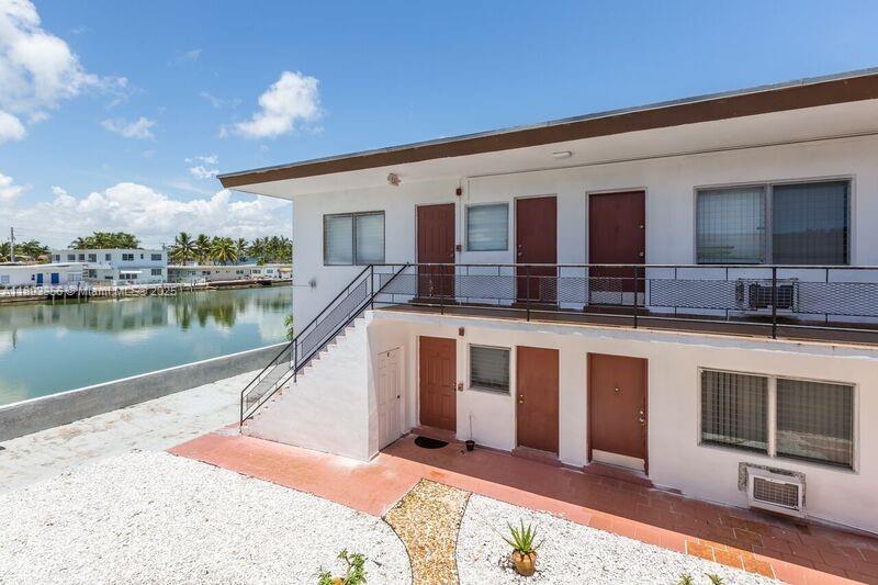 Foto principal - 8210 Byron Ave