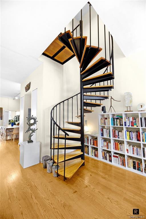 Building Photo - 321 E 53rd St