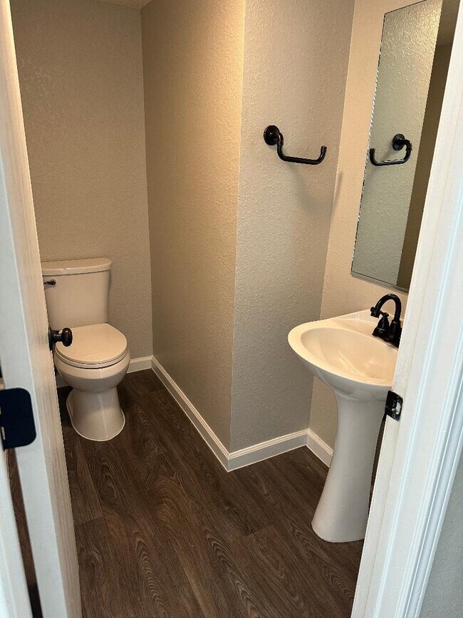 Foto del edificio - 1325 Oak Ridge Dr