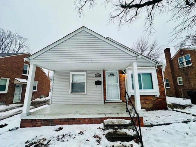 Building Photo - Three Bedroom 1 Bath House for Lease  Welc...
