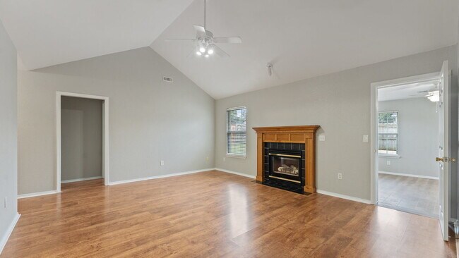 Foto del edificio - "Homey 3-Bedroom Retreat with 2 Full Baths...
