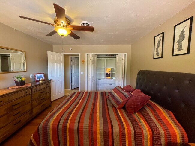 Building Photo - 120 Cochise Dr