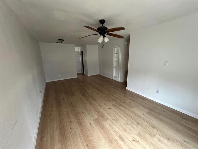 Foto del edificio - 3907 Cinnamon Cove Dr