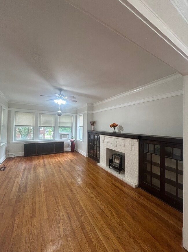 Living Room - 5021 W Belden St