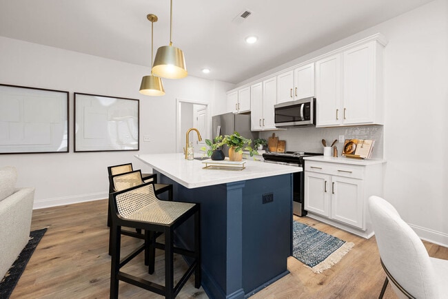 Oak Lake Townhomes apartments — community photo - Oak Lake Townhomes