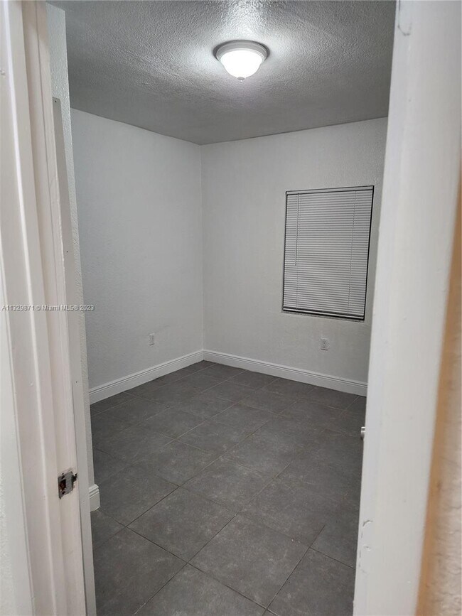 Foto del edificio - 2821 SW 39th Ave