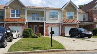 Building Photo - 404 St Claire Dr