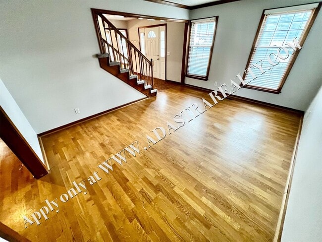 Building Photo - Beautiful 4 Bed/4 Bath Home in Overland Pa...