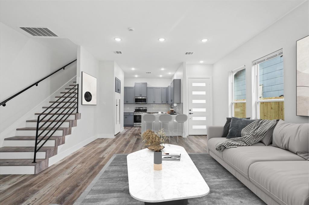 Foto principal - 108 E 44th St