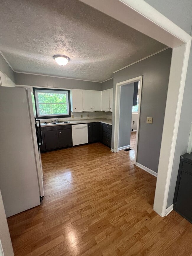 Foto del edificio - 2 bedroom/1 bath house for rent