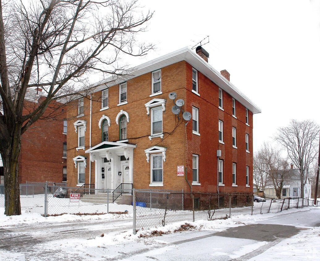 Foto del edificio - 468-470 Wethersfield Ave