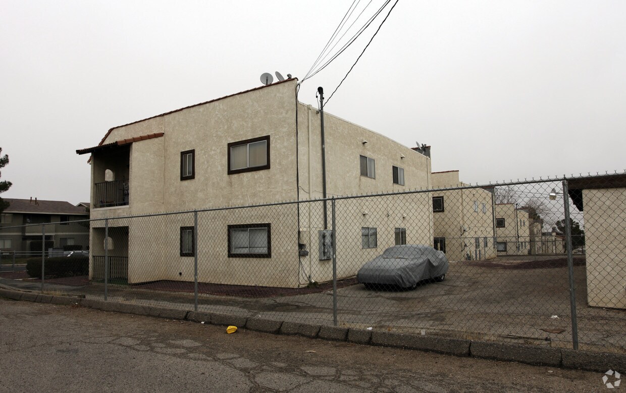 Building Photo - 712 E Virginia Way