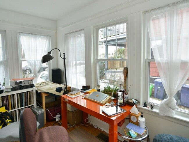 Building Photo - 34 Zamora St