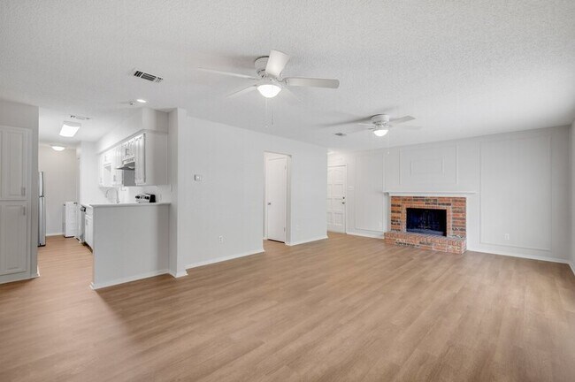 Foto del edificio - 2403 Springmont Ct