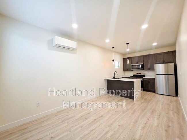 Foto del edificio - 3350 Lockwood Dr
