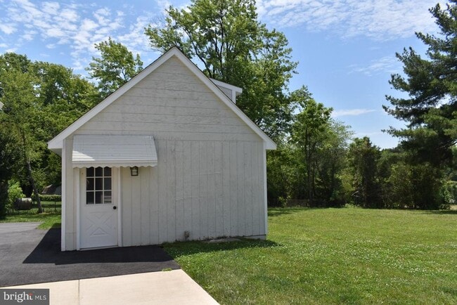 Building Photo - 4055 Ringwood Rd