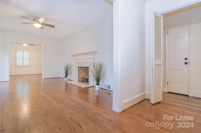 Building Photo - 3900 Barclay Downs Dr