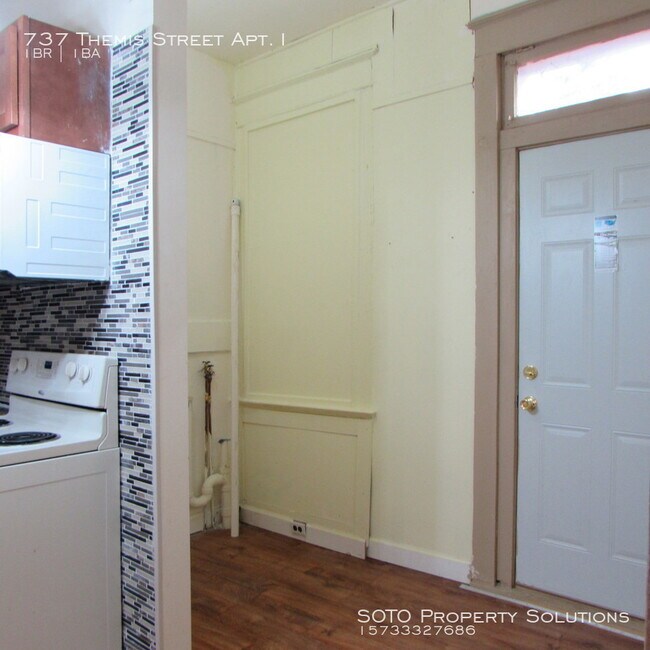 Building Photo - 737 Themis St