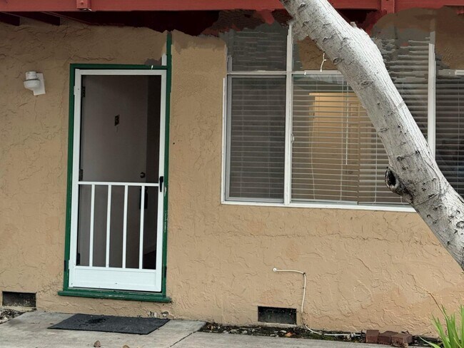 Foto del edificio - 418 Roosevelt Ave