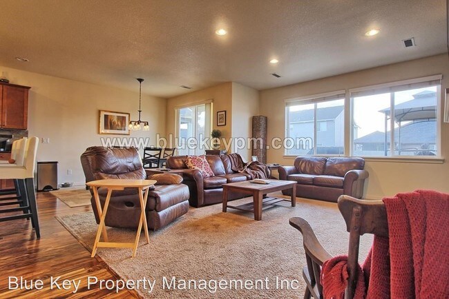 Foto del edificio - 4 br, 2 bath House - 10106 NE 143rd Avenue