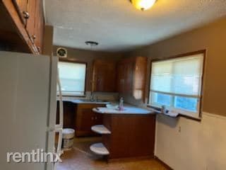 Building Photo - 2 br, 1.5 bath House - 8855 American St