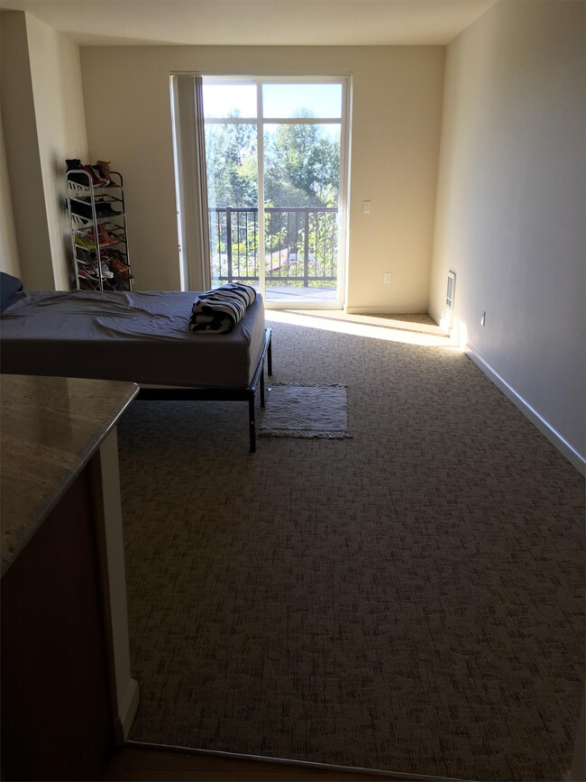 Building Photo - 1250 S Puget Dr