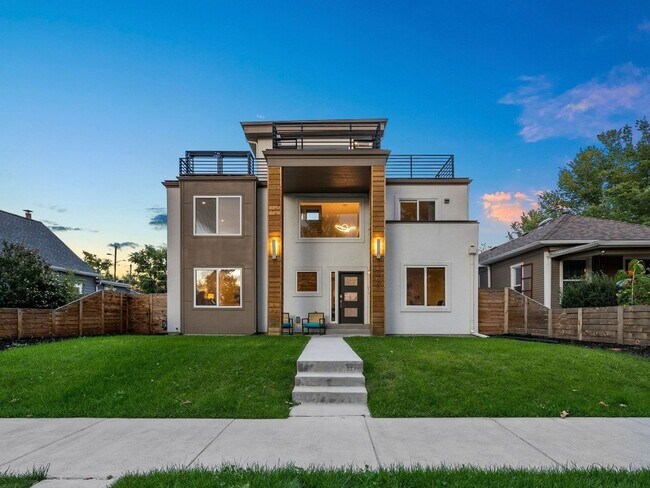 Foto del edificio - 4 or 5 Bedroom Single Family Dream Home Aw...
