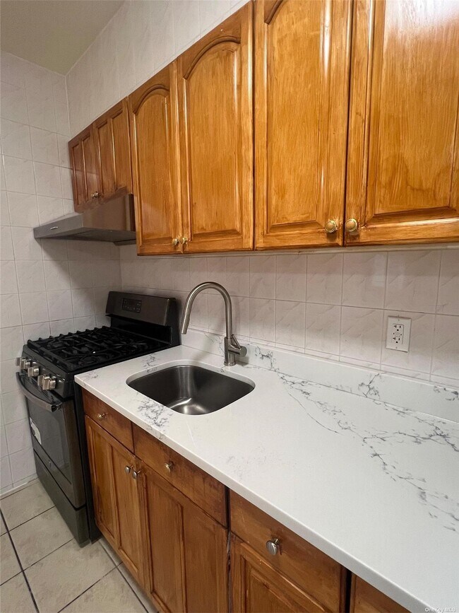 Building Photo - 41-48-4155 55th St