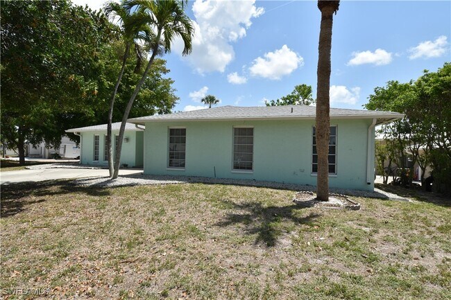 Building Photo - 3461 Lakeview Dr