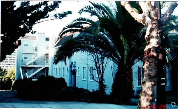 Building Photo - 835 Kingston Ave