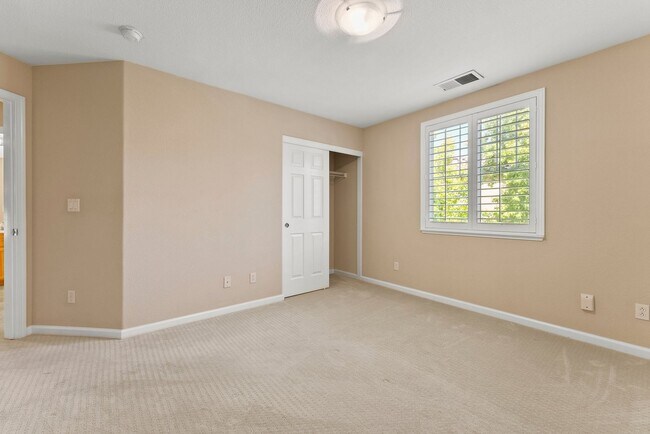 Foto del edificio - PARKSIDE LUXURY LIVING!