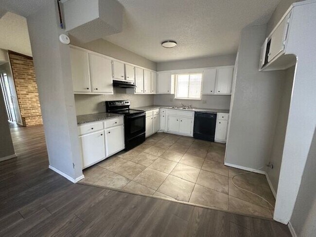 Building Photo - Duplex - Putnam City North Schools