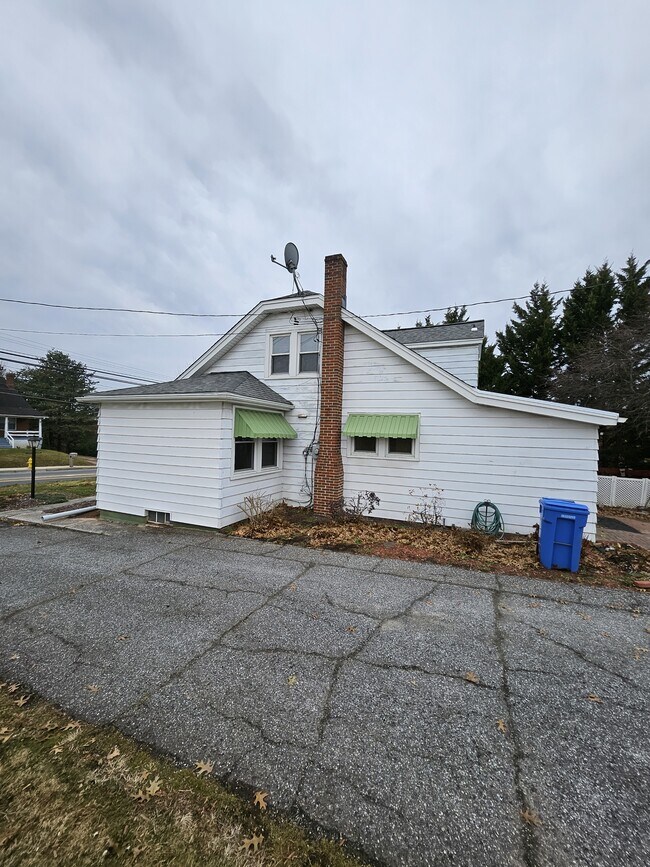Building Photo - 513 E Baltimore St